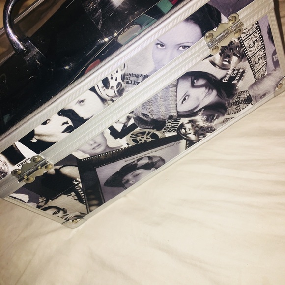 OFRA COSMETICS CASE - Picture 3 of 4